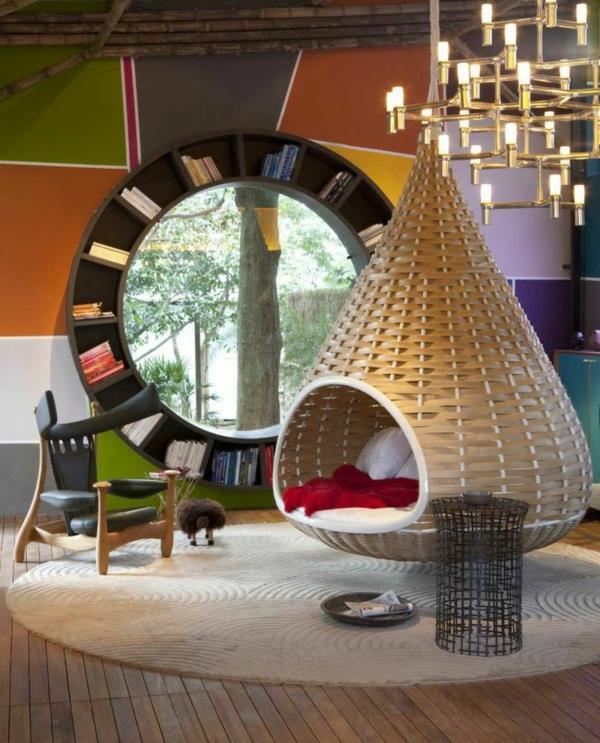 ιδέες σχεδιασμού σαλονιού κρεμασμένη καρέκλα τοίχο ράφι οβάλ σχήμα