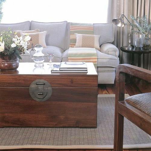 σαλόνι ξύλινο στήθος τραπέζι πρωτότυπη ιδέα διακόσμησης