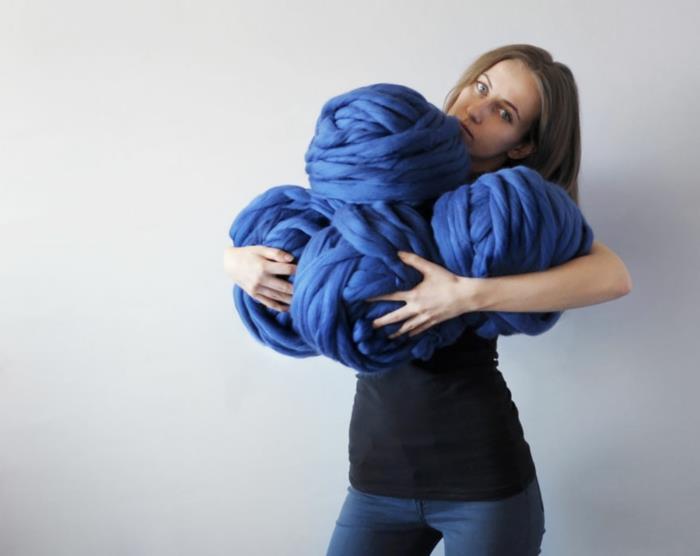 μάλλινη κουβέρτα πλεκτό νήμα μαλλί σκούρο μπλε