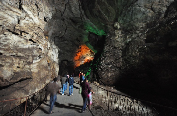 Borra urvai Araku slėnis-lempos šviesa