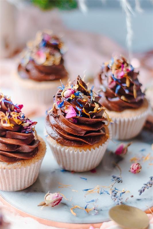 υπέροχα muffins βατόμουρου με κρέμα shoko