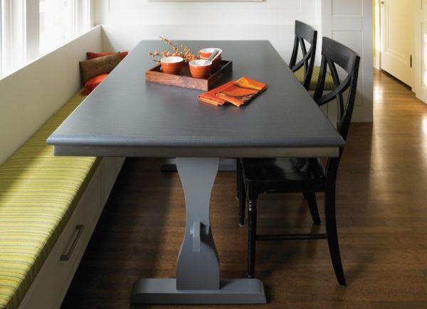όμορφο εσωτερικό με laminate ρετρό καρέκλες σε μαύρο χρώμα