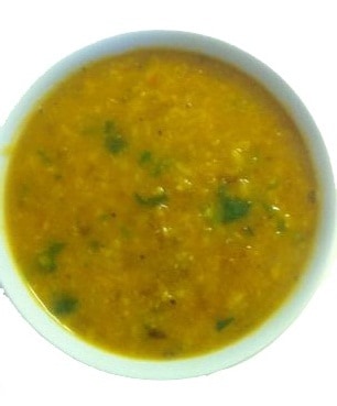 Jogos dieta „Golden Moong Dal“ sriubos su žalumynais