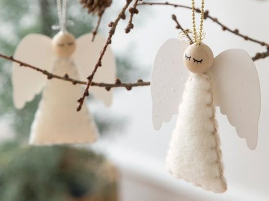 Tinker ευαίσθητοι άγγελοι ως διακοσμήσεις χριστουγεννιάτικων δέντρων
