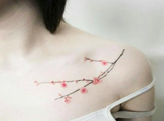 λεπτός ώμος τατουάζ άνθη κερασιού