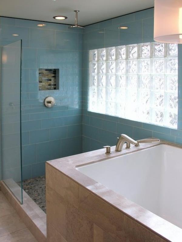 σύγχρονο μπάνιο μπλε λευκά παράθυρα