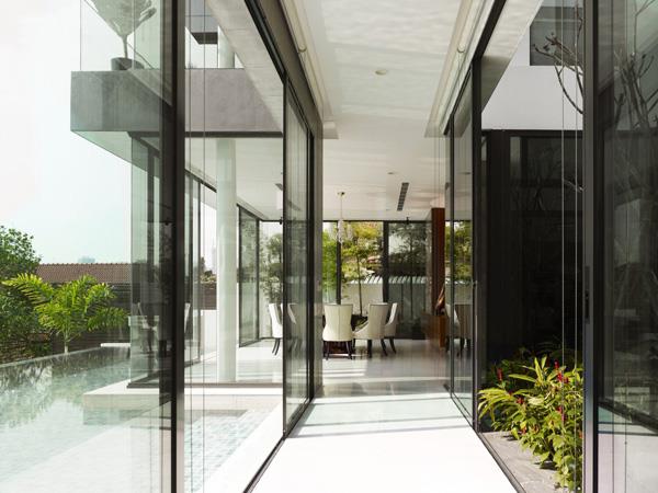 zen house singapore χαλαρωτικοί γυάλινοι τοίχοι