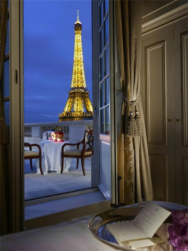 διακοσμήστε το δωμάτιο με θέα στον πύργο του Άιφελ στο Παρίσι