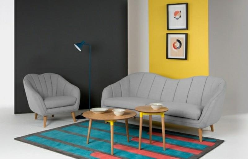 Επιπλώστε το δωμάτιο σαλόνι γκρι καναπέ χρωματιστό χαλί κίτρινο τοίχο προφορά