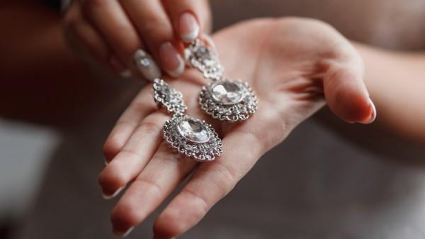 δύο υπέροχα σκουλαρίκια ασημένια κοσμήματα καθαρά